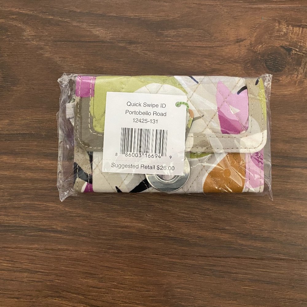 NWT Adorable Vera Bradley quick swipe clutch